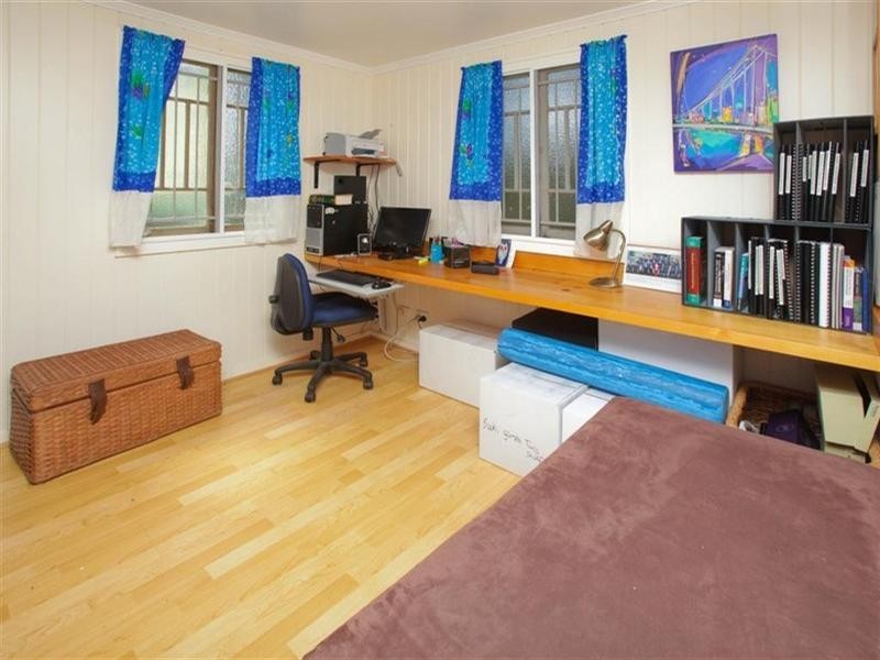 77 Raff Avenue, Holland Park QLD 4121