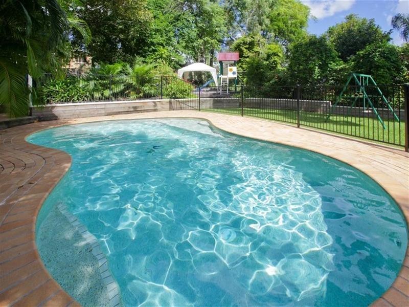 77 Raff Avenue, Holland Park QLD 4121