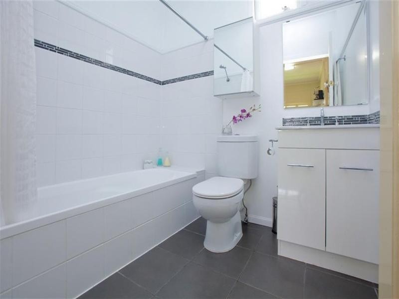 43 Boronia Avenue, Holland Park West QLD 4121