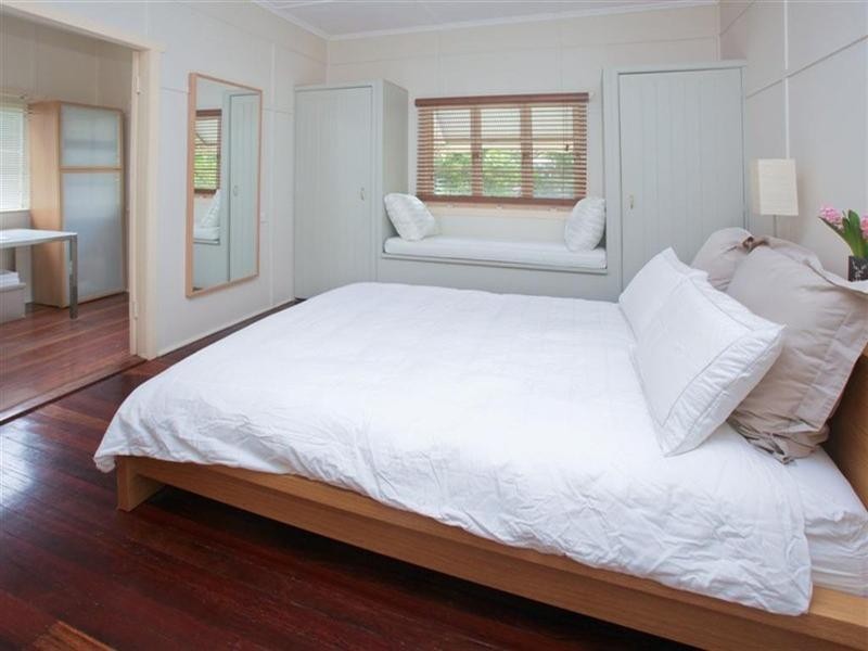 43 Boronia Avenue, Holland Park West QLD 4121