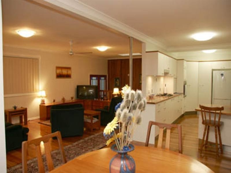 17 Dagmar Street, Holland Park West QLD 4121