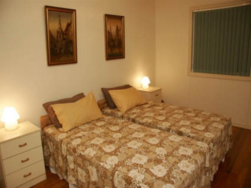 17 Dagmar Street, Holland Park West QLD 4121