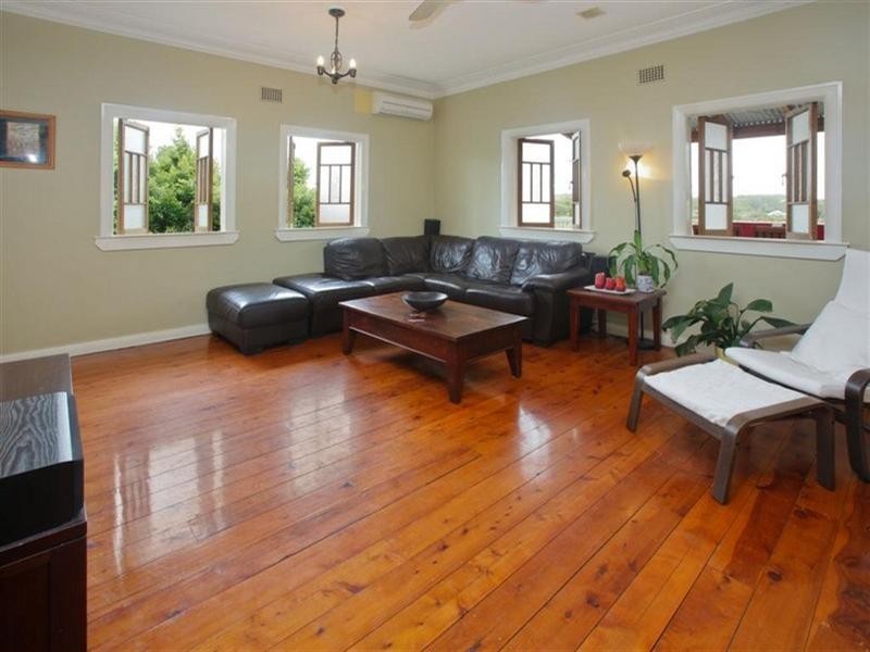 19 Lamrock Street, Holland Park West QLD 4121