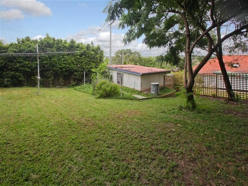 19 Lamrock Street, Holland Park West QLD 4121