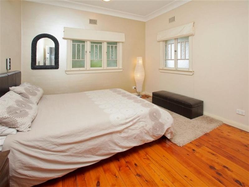 19 Lamrock Street, Holland Park West QLD 4121