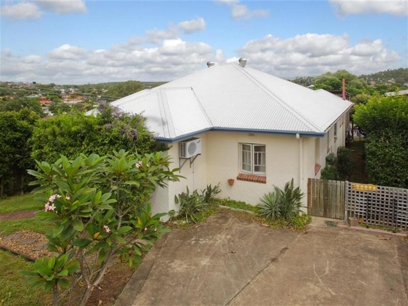 19 Lamrock Street, Holland Park West QLD 4121