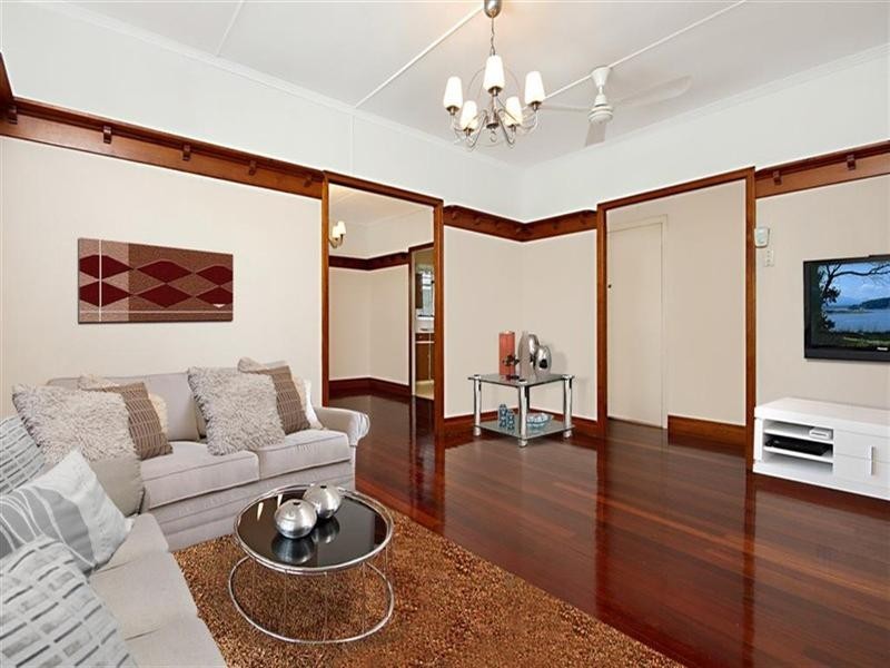 140 Victor Street, Holland Park QLD 4121