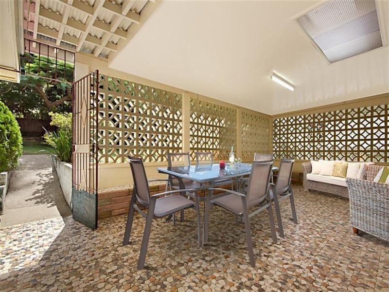 140 Victor Street, Holland Park QLD 4121