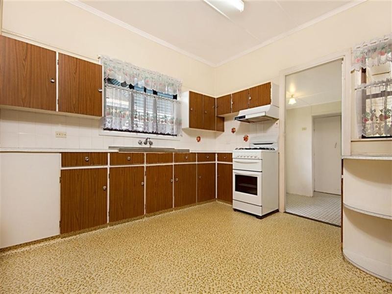 140 Victor Street, Holland Park QLD 4121