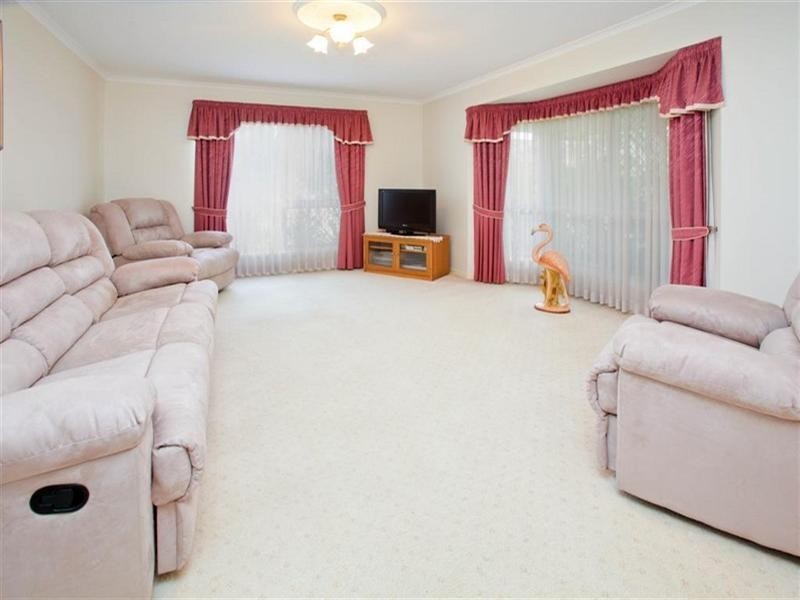 8 Kiandra Close, Wishart QLD 4122