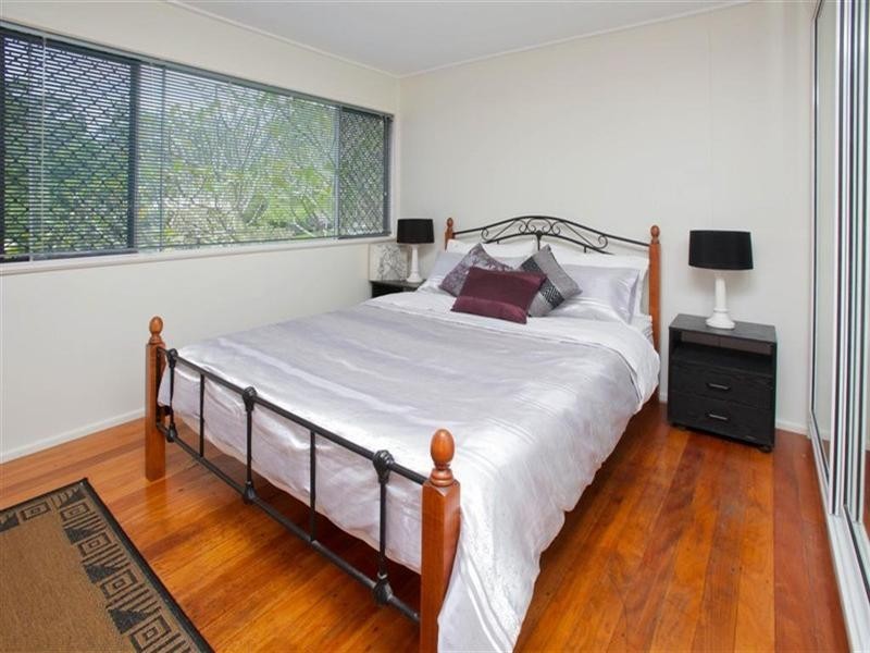 25 David Road, Holland Park QLD 4121