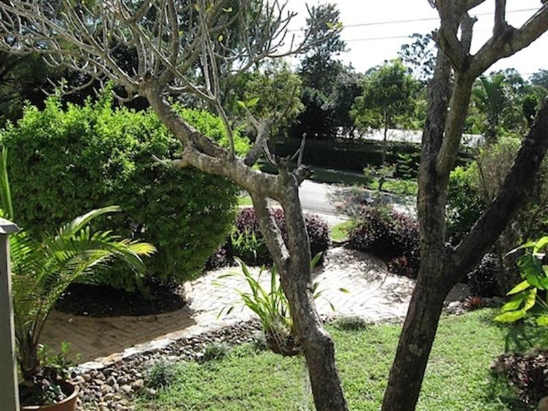 25 David Road, Holland Park QLD 4121