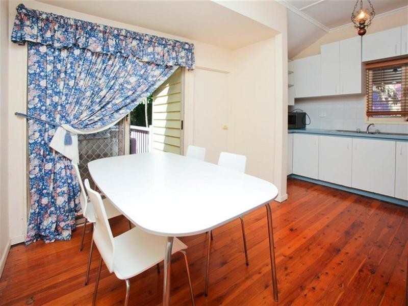 46 Waratah Avenue, Holland Park West QLD 4121