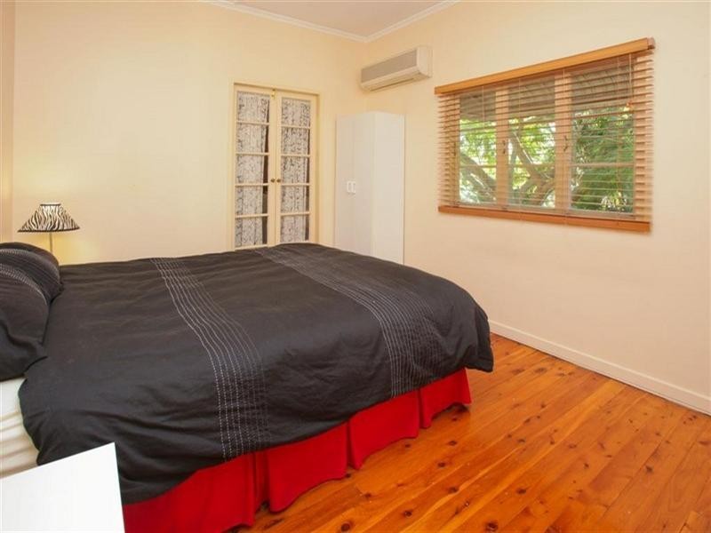 46 Waratah Avenue, Holland Park West QLD 4121