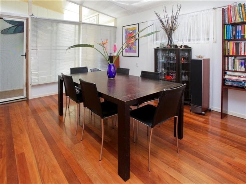 32 Hector Road, Holland Park QLD 4121