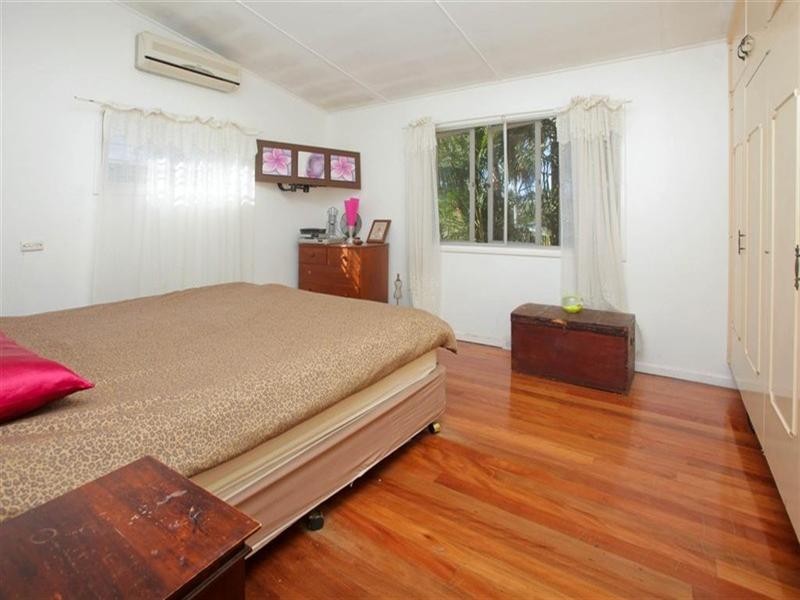 32 Hector Road, Holland Park QLD 4121