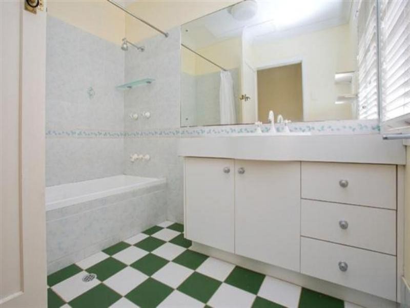 20 Newbolt Street, Holland Park QLD 4121