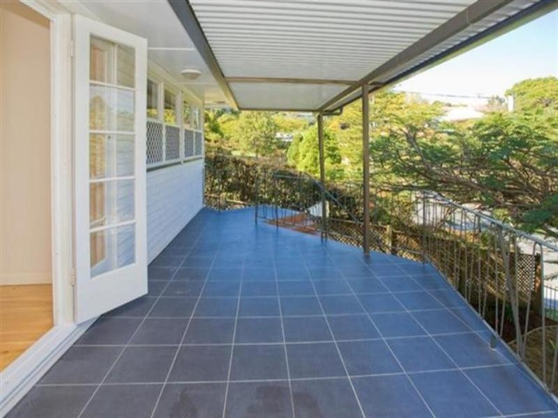 20 Newbolt Street, Holland Park QLD 4121