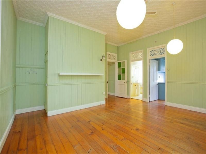 16 Victoria Terrace, Annerley QLD 4103