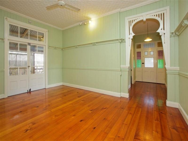 16 Victoria Terrace, Annerley QLD 4103