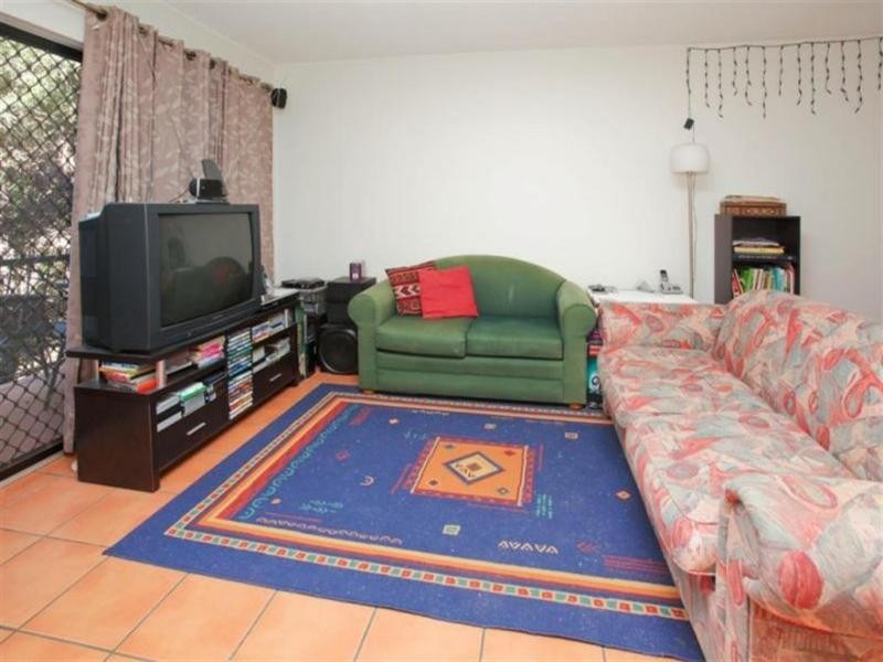 2/47 Rolle Street, Holland Park West QLD 4121