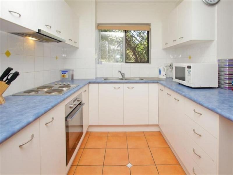 2/47 Rolle Street, Holland Park West QLD 4121