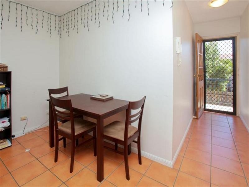 2/47 Rolle Street, Holland Park West QLD 4121