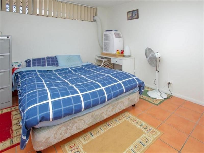 2/47 Rolle Street, Holland Park West QLD 4121