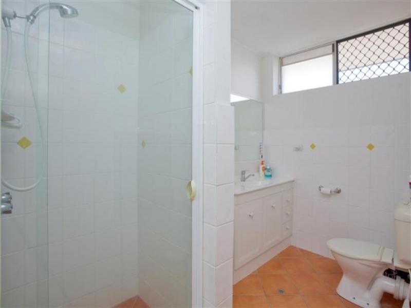 2/47 Rolle Street, Holland Park West QLD 4121