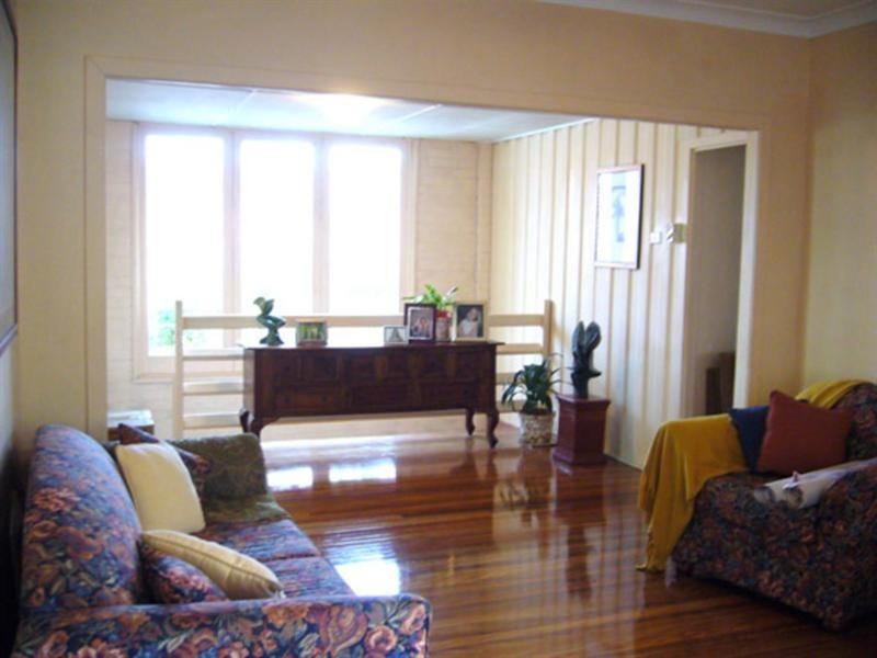 129 Harold Street, Holland Park QLD 4121