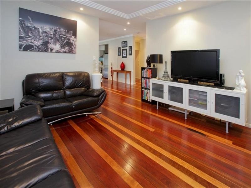 2 Corn Street, Holland Park West QLD 4121