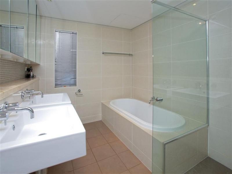 2 Corn Street, Holland Park West QLD 4121