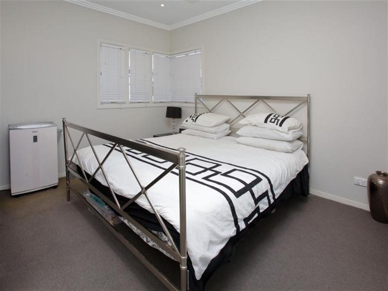 2 Corn Street, Holland Park West QLD 4121