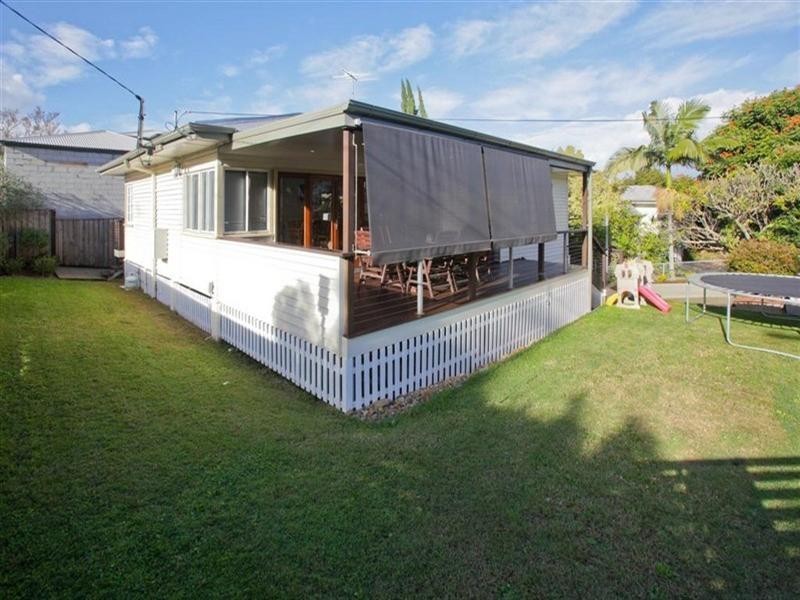 2 Corn Street, Holland Park West QLD 4121