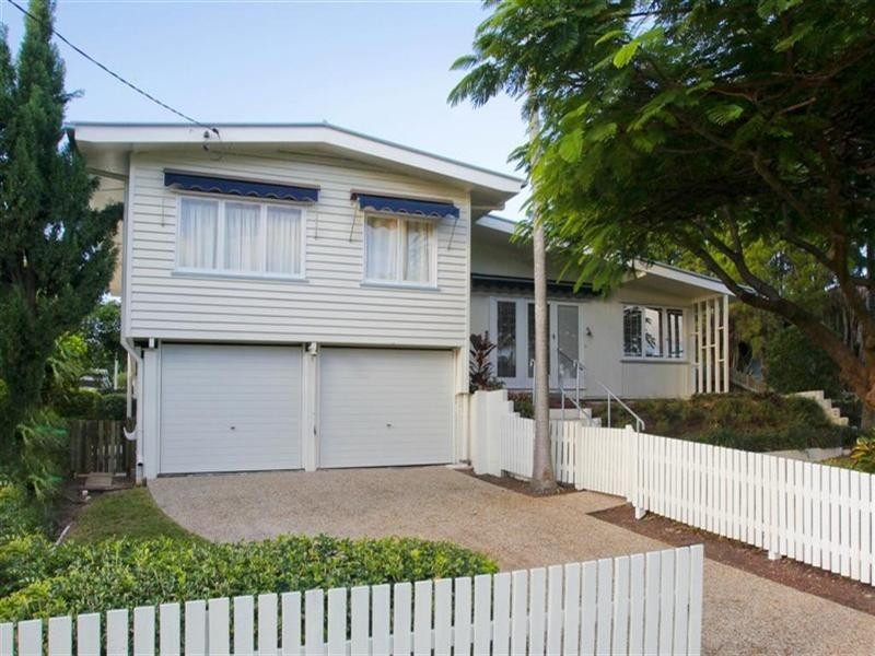 98 Lawn Street, Holland Park QLD 4121