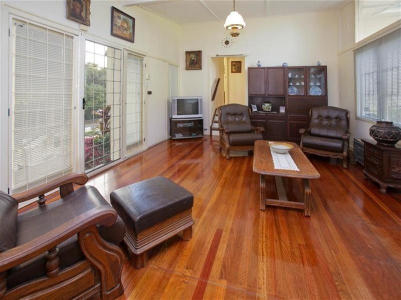 98 Lawn Street, Holland Park QLD 4121