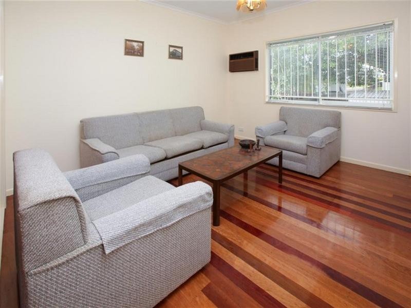 98 Lawn Street, Holland Park QLD 4121