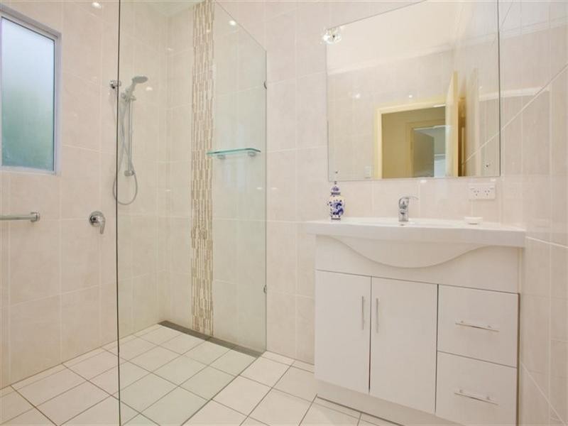 98 Lawn Street, Holland Park QLD 4121