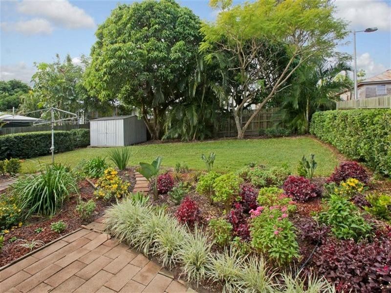 98 Lawn Street, Holland Park QLD 4121