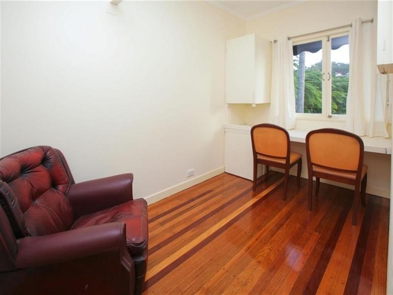 98 Lawn Street, Holland Park QLD 4121