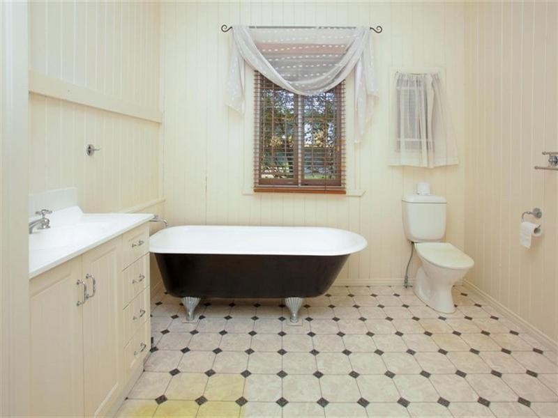 12 Harold Street, Holland Park QLD 4121