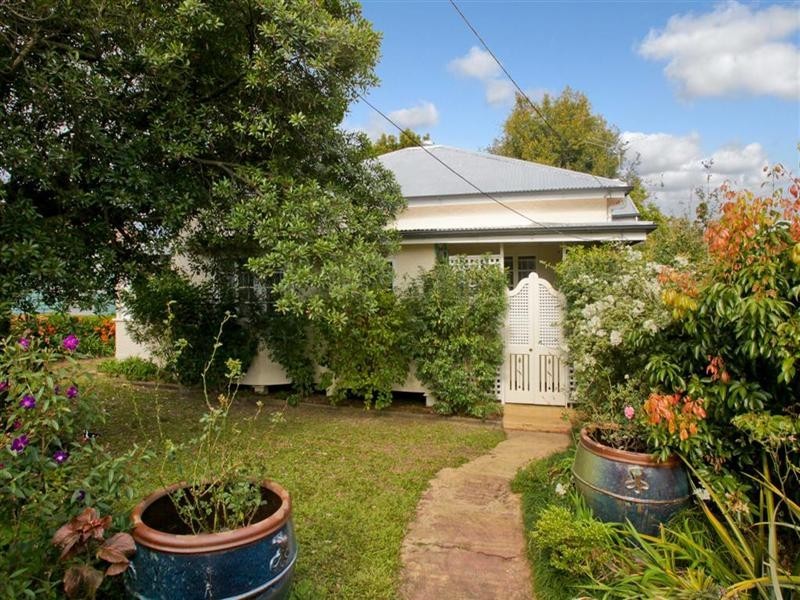 23 Murton Avenue, Holland Park QLD 4121