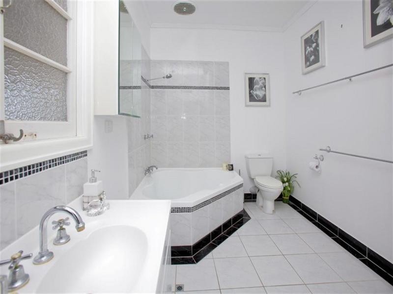 41 Emma Street, Holland Park West QLD 4121