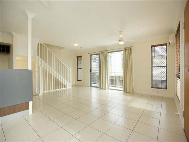 8/8 Eric Road, Holland Park QLD 4121