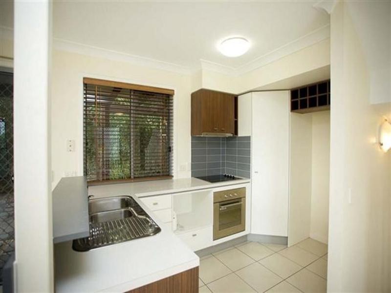 8/8 Eric Road, Holland Park QLD 4121