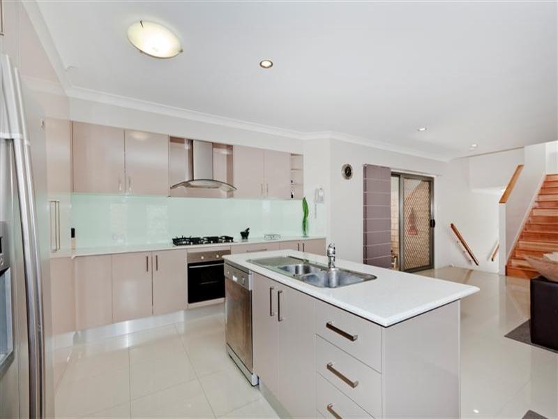 18 Hill Park Lane, Mount Gravatt East QLD 4122