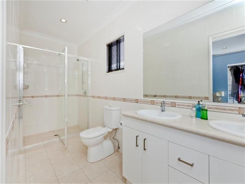 18 Hill Park Lane, Mount Gravatt East QLD 4122