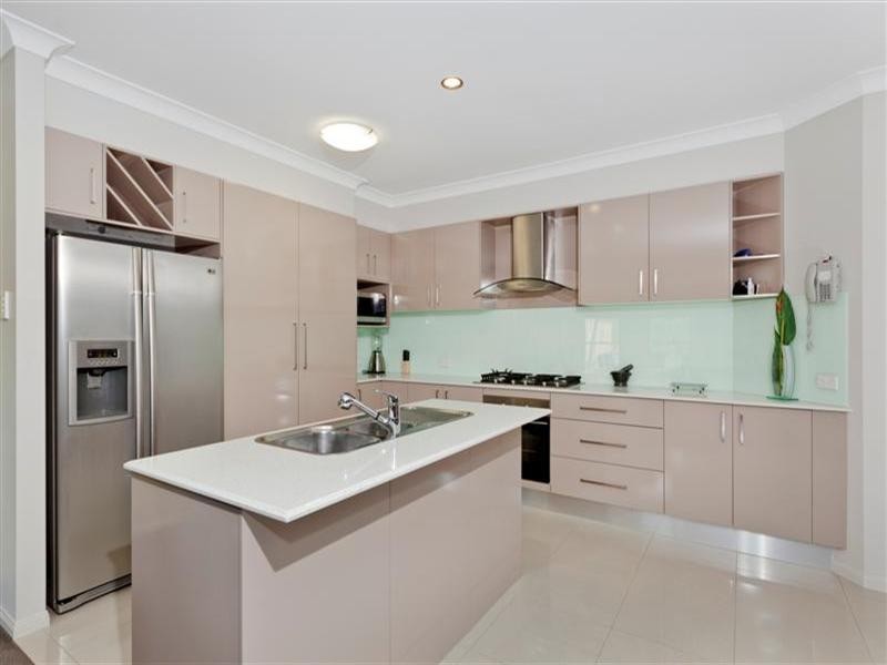 18 Hill Park Lane, Mount Gravatt East QLD 4122