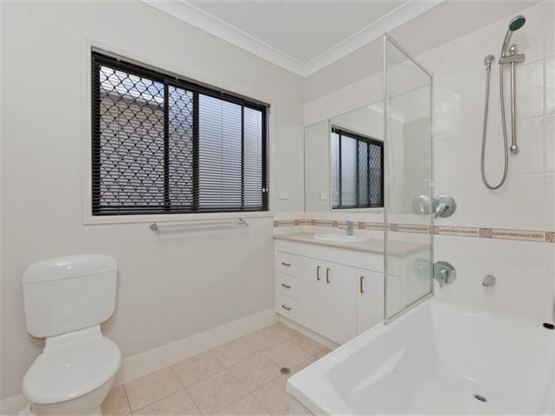 18 Hill Park Lane, Mount Gravatt East QLD 4122