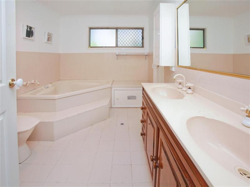 69 Brodie Street, Holland Park West QLD 4121